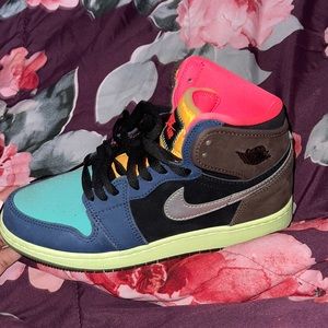 Jordan 1s. Worn once.